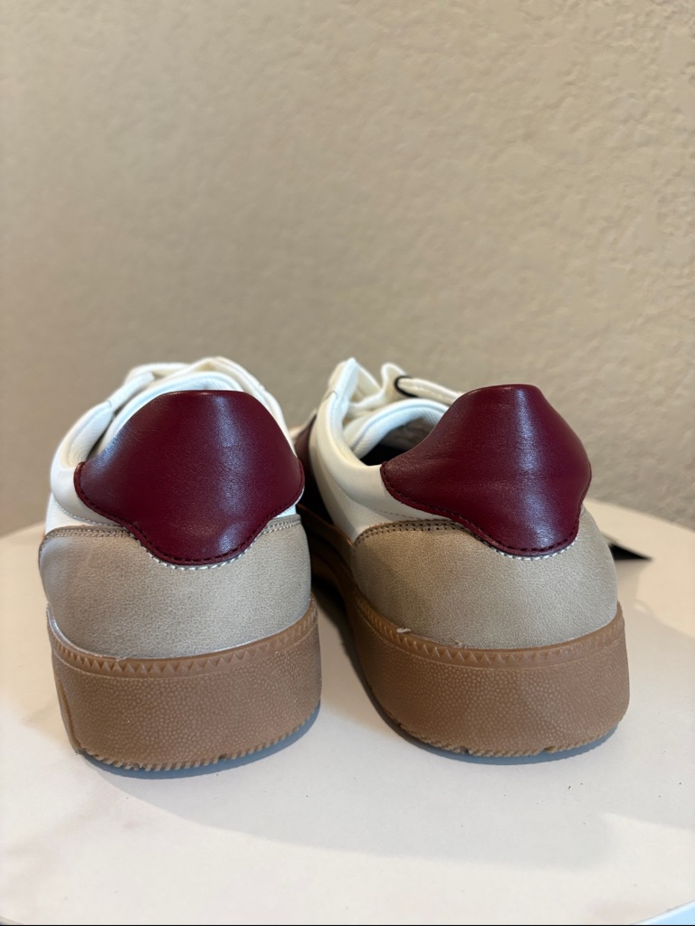 NWT Madden NYC Men’s White & Burgundy Casual Sneakers - Picture 5 of 7